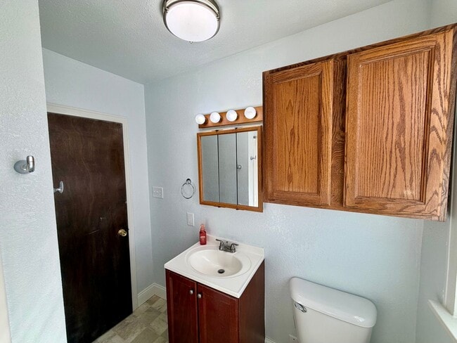 Building Photo - 823 S 3rd Ave