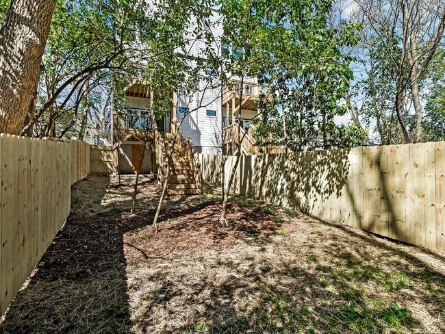 Building Photo - 1310 N Davidson St