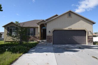 Building Photo - Newly Remodeled Magna Gem with New Appliances & Easy Freeway Access!!
