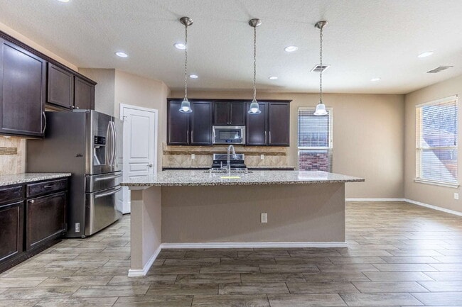 Building Photo - 27527 Paseo Mesa