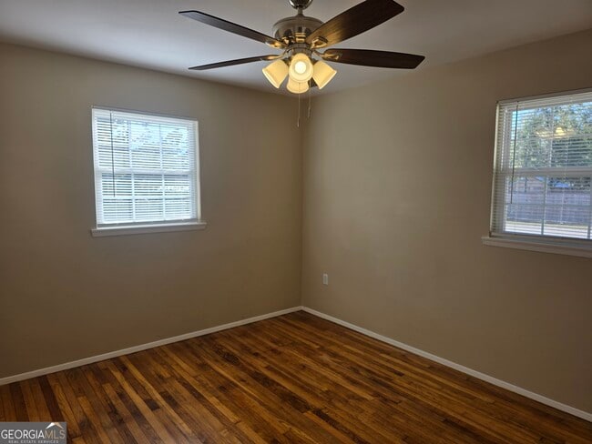 Building Photo - 407 W 9th St