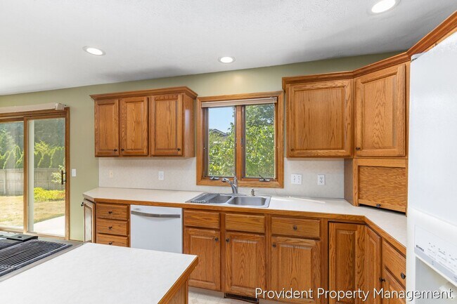 Building Photo - Spacious 4 Bedroom / 2.5 Bath Home with Byron Center Schools