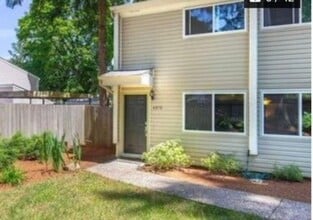 Building Photo - 4870-4874 Sunnyside Rd SE #11894