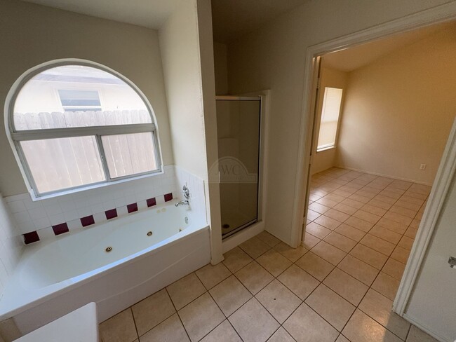 Building Photo - 1604 Grey Fox Trail