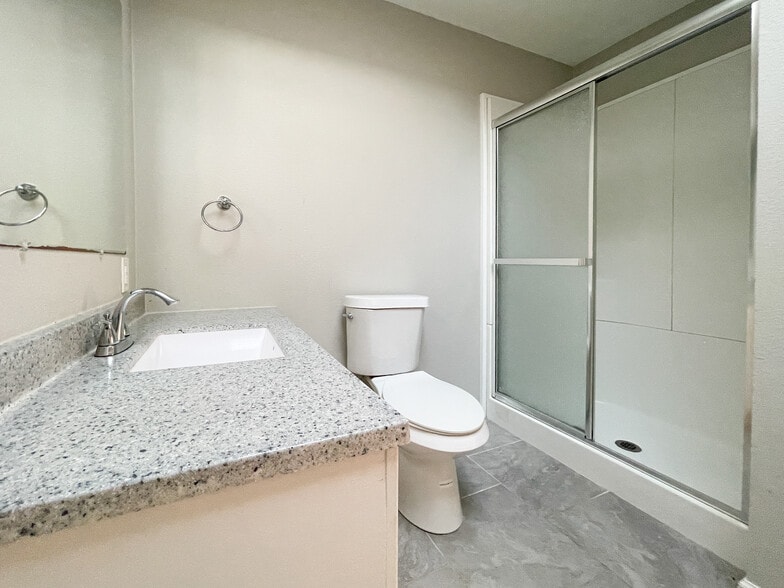 Building Photo - 207 N Bermuda St