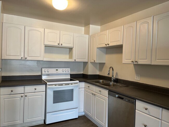 Building Photo - 1255 Nuuanu Ave