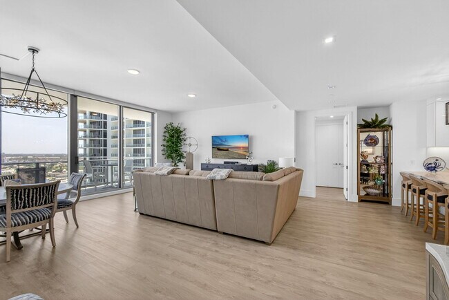 Building Photo - 220 Lake Shore Dr