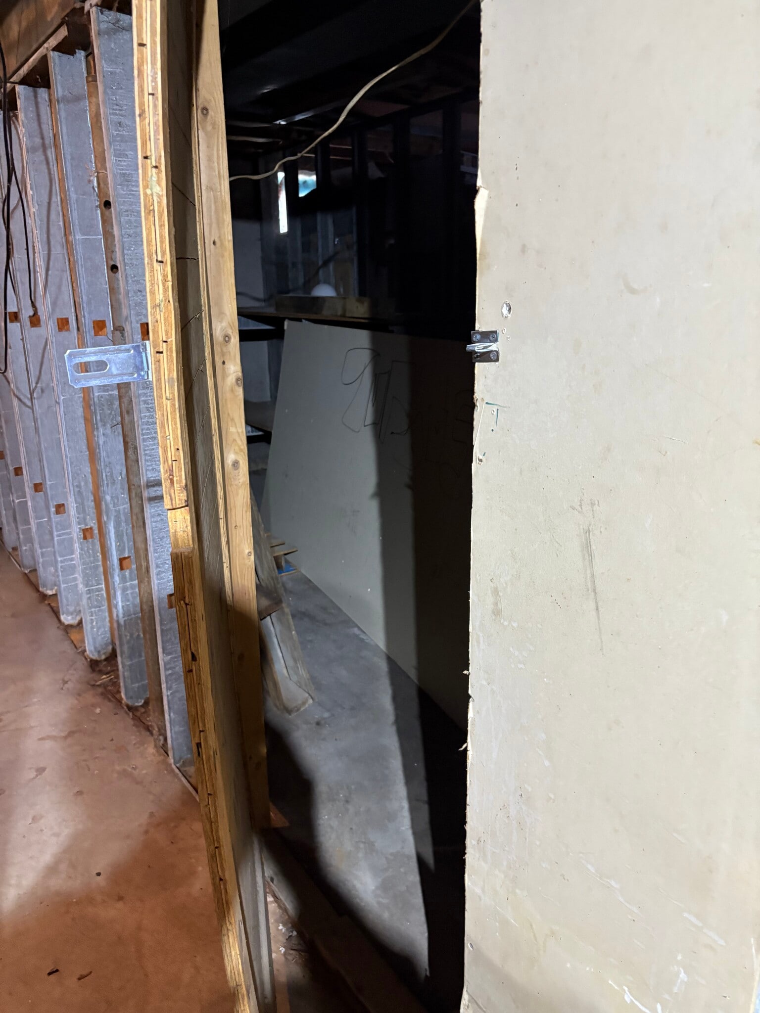 Lockup room for storage - 5713 Norledge Ave