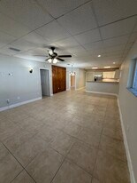 Building Photo - 2020 Laurel Ln