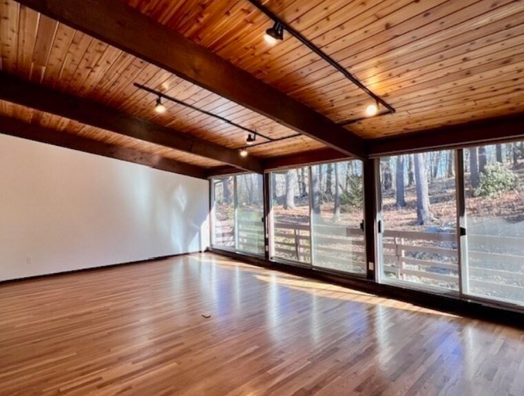 Building Photo - 12 White Pine Ln
