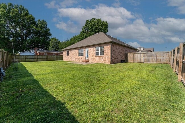 Building Photo - 126 S Angus Ln