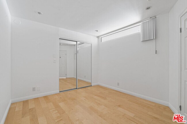 Building Photo - 10747 Wilshire Blvd