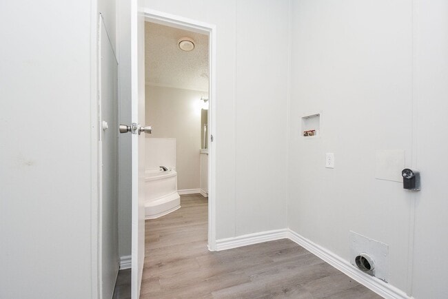 Building Photo - Be part of this cozy community at Roy Harris Loop