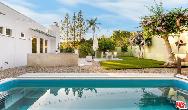 Building Photo - 18105 Sandy Cape Dr