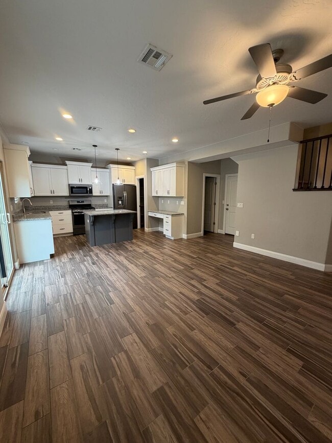 Building Photo - Luxury Townhome in Santa ClaraStunning 3 BR, 2.5 BA Townhome with Spectacular Views!