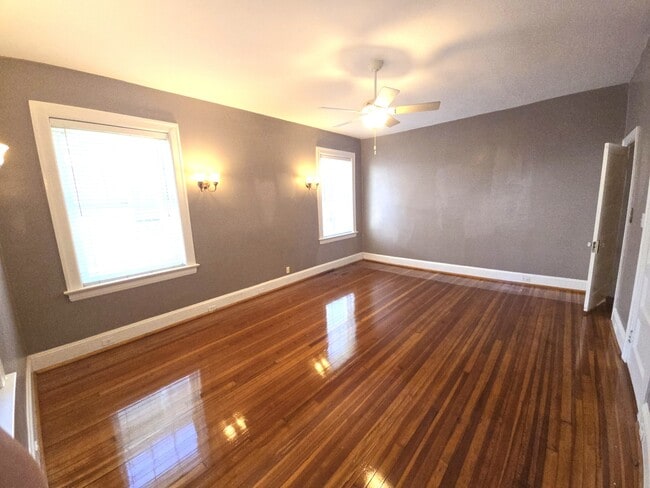 Building Photo - 800 Graydon Ave