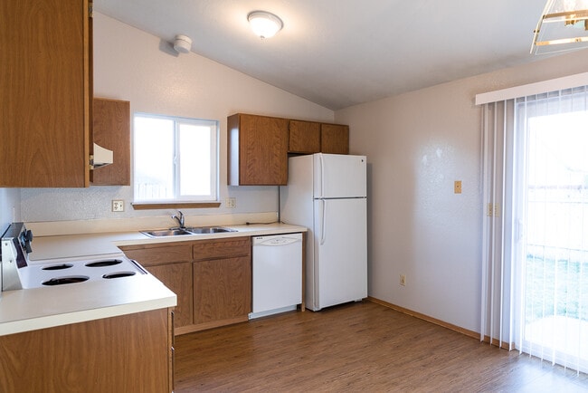 Building Photo - 1158 SW 14th Ave