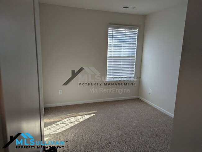 Building Photo - 2821 Egert Dr