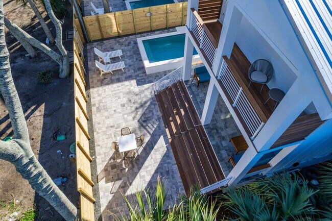 Building Photo - 2A Sanchez Cove