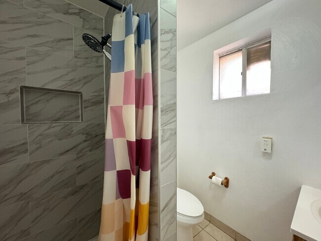 Building Photo - 505 Cato St