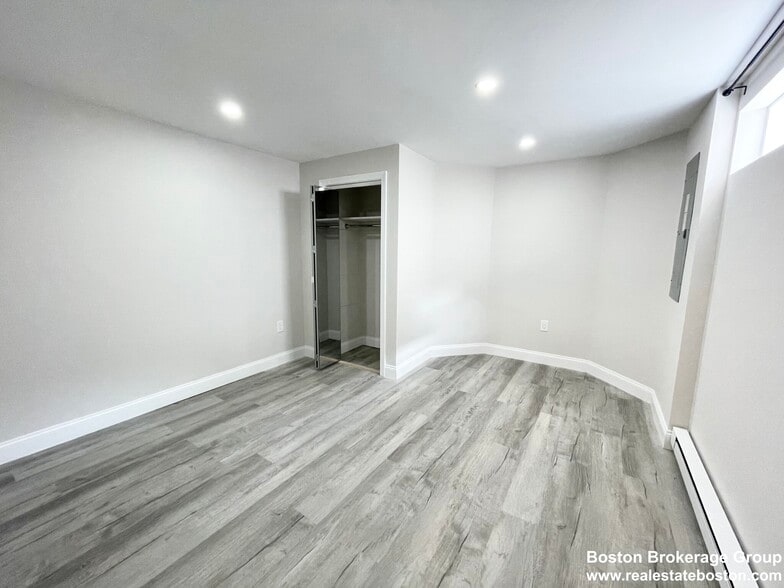 Building Photo - 2 Holden St