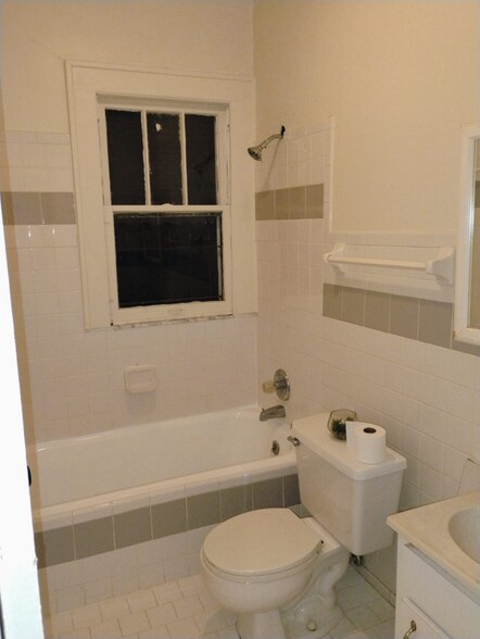Building Photo - 1624 W 31st St