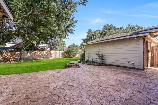 Building Photo - 513 Meadow Bend Dr
