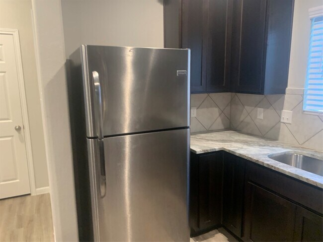 Building Photo - 6511 Wenlock Dr