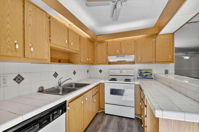 Building Photo - 2494 Waterside Dr