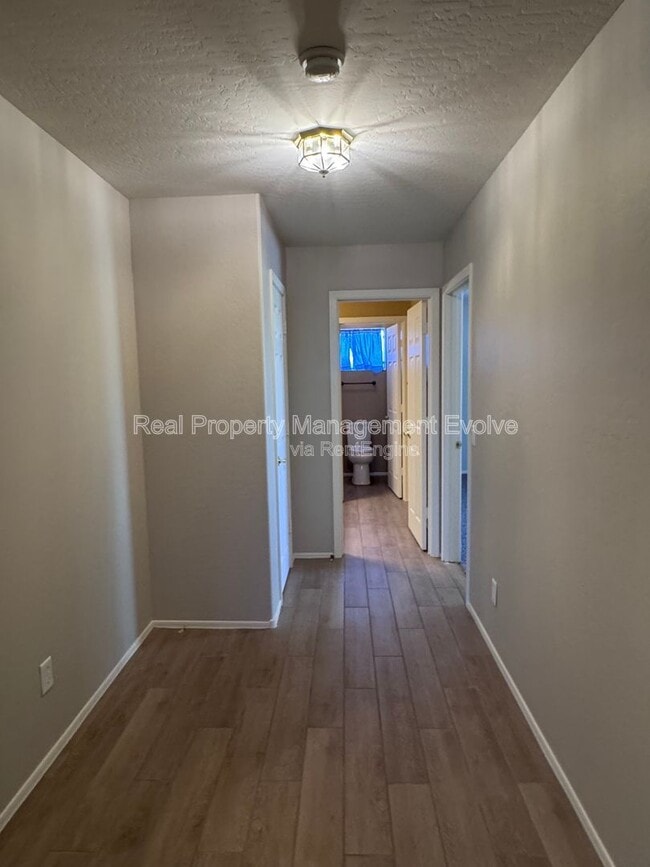 Building Photo - 10426 E Dolphin Ave