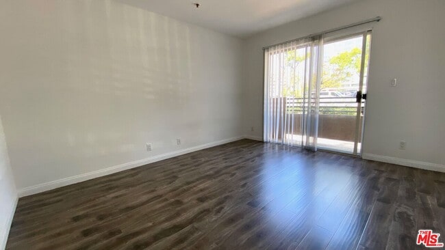 Building Photo - 701 S Kingsley Dr