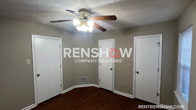 Building Photo - 2230 Curbertson St