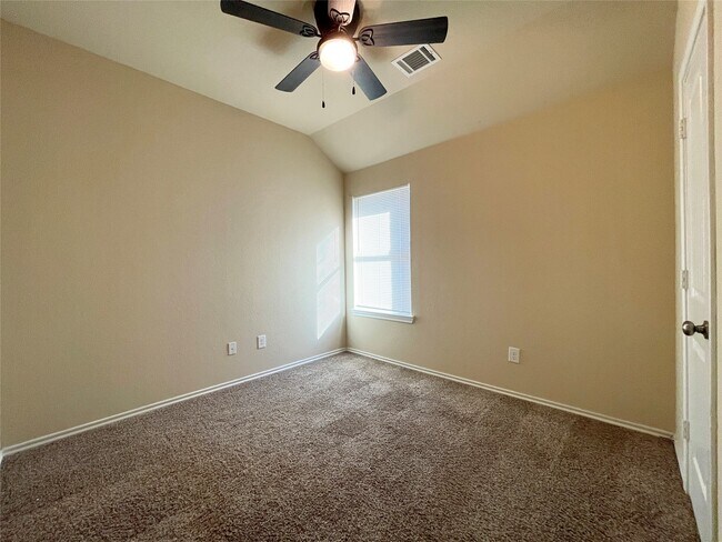 Building Photo - 3650 Sumner Lodge Dr