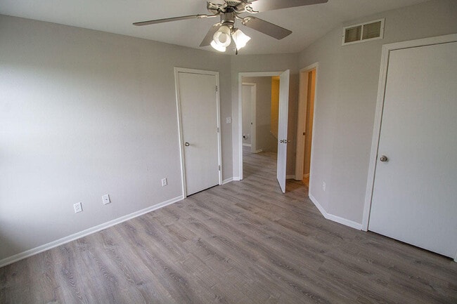 Building Photo - 5307 Silver Mill Dr