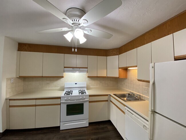 Building Photo - 379 Huse Rd
