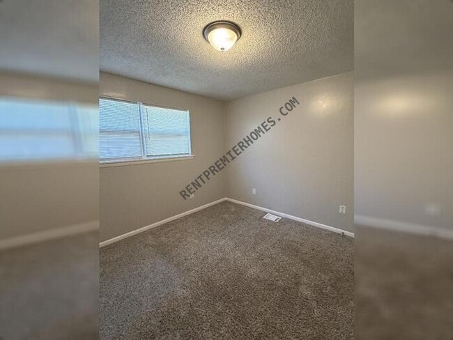 Building Photo - 8404 Shelley Dr