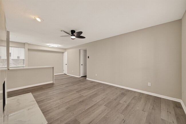 Building Photo - 1860 White Oak Dr