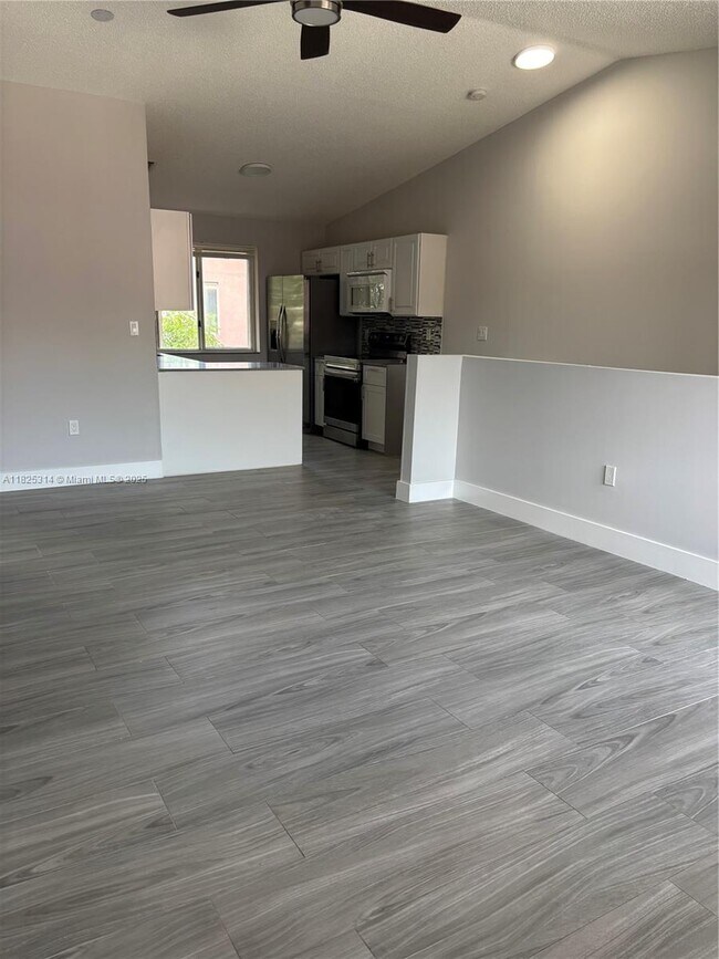 Building Photo - 8013 Lake Dr