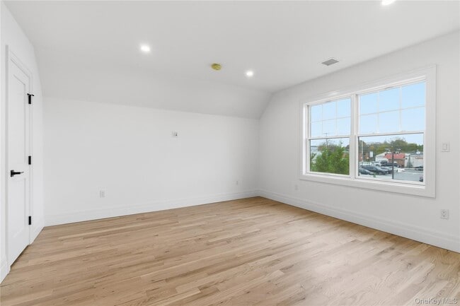 Building Photo - 42 Alice Ct