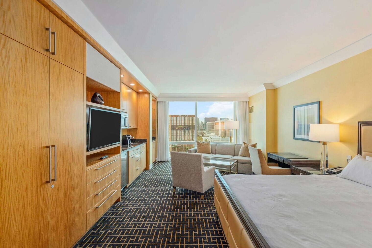 Building Photo - 2000 Fashion Show Dr