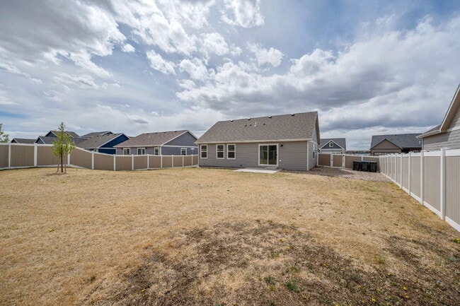 Building Photo - Like New Single Family Home!