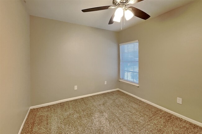 Building Photo - 5602 Sage Manor Dr