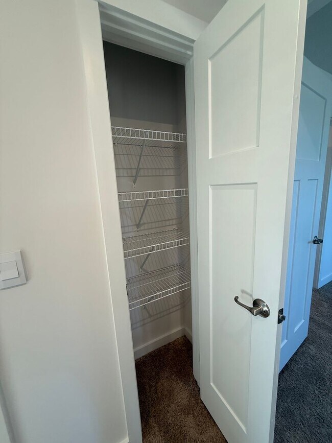 Building Photo - Home Sweet Home