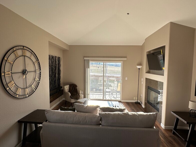 living room - 6253 Kilmer Loop