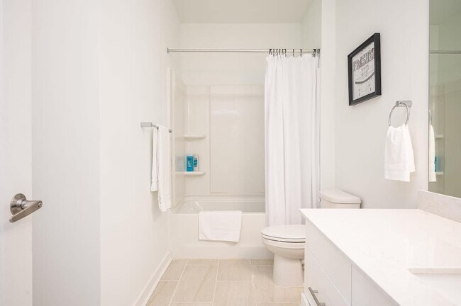 Building Photo - 525 Parkway Dr NE