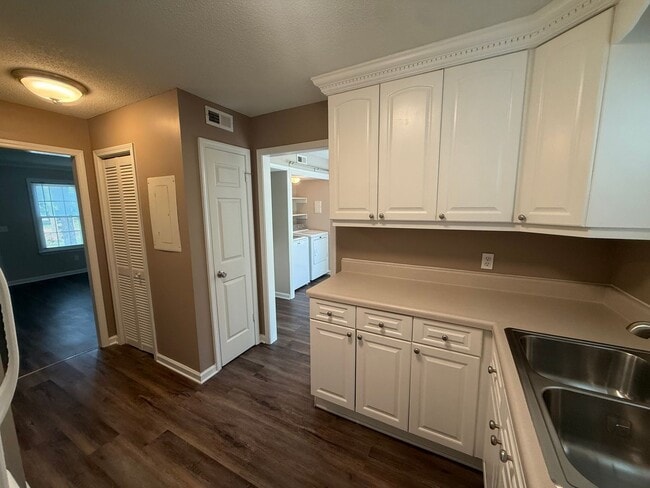 Building Photo - 3346 Oak Trees Ct