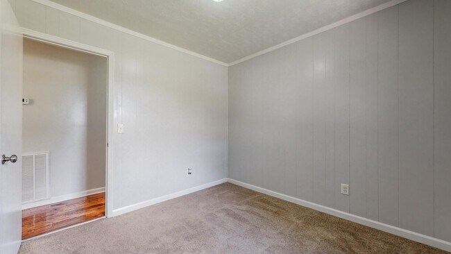 Building Photo - 408 Lealand Ln