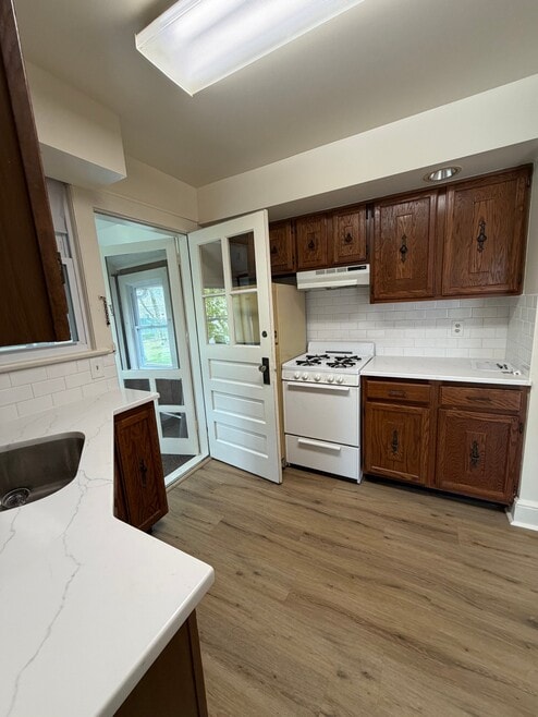 Building Photo - 27 Jackson St