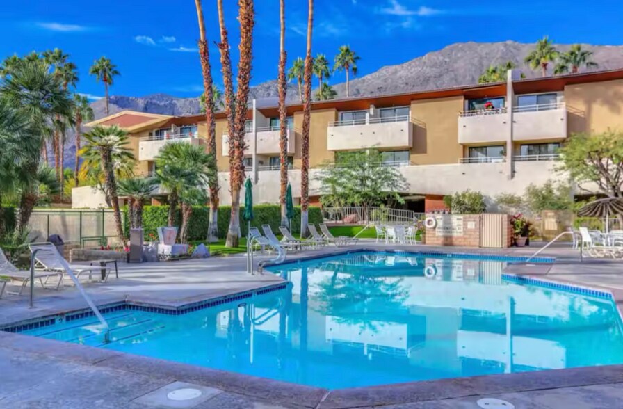 Building Photo - 467 S Calle El Segundo