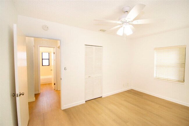 Building Photo - 2547 Roosevelt St